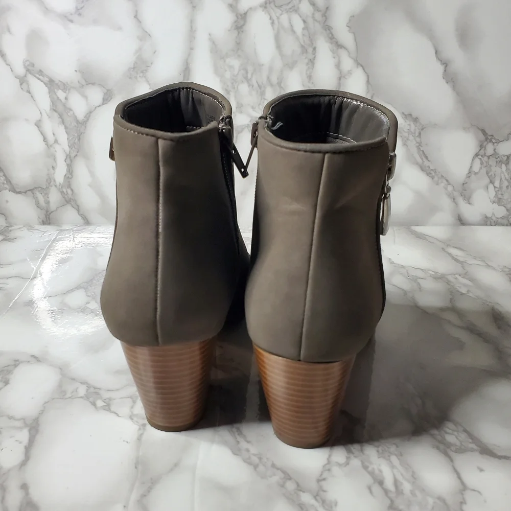 Sryle & Co Jamilagry Grey Booties 7.5
